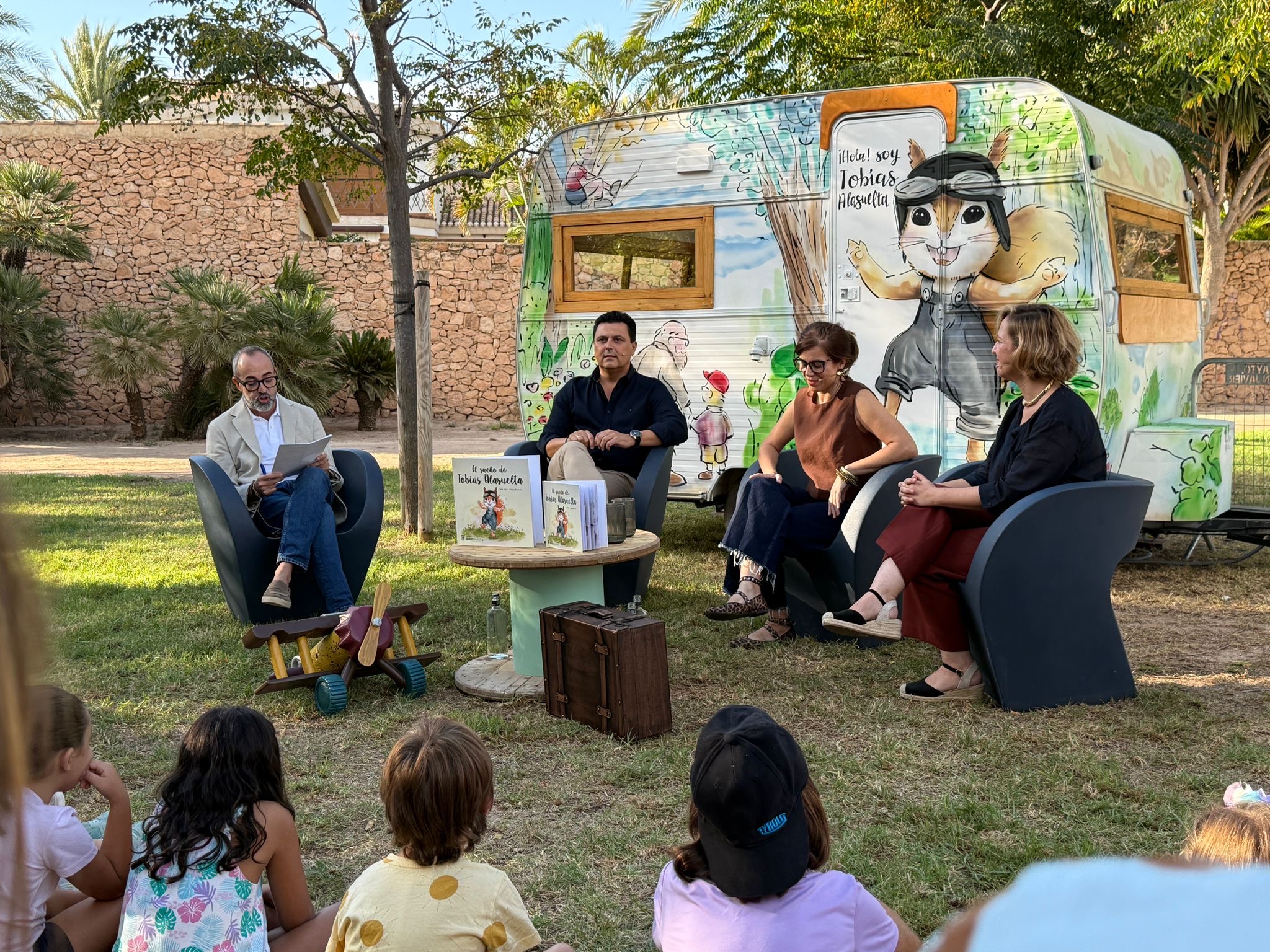 El Ayuntamiento regalará un cuento inspirado en el San Javier a todos los recién nacidos en el municipio 